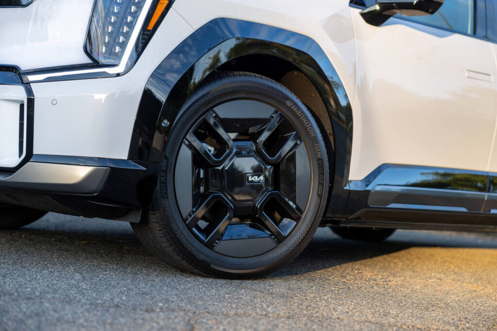 Black 19-inch wheel on a 2027 Kia EV9