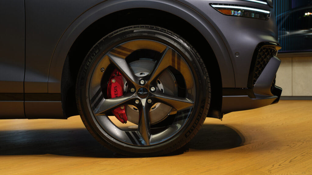 2027 Genesis GV70 Prestige Graphite wheel with a red brake caliper