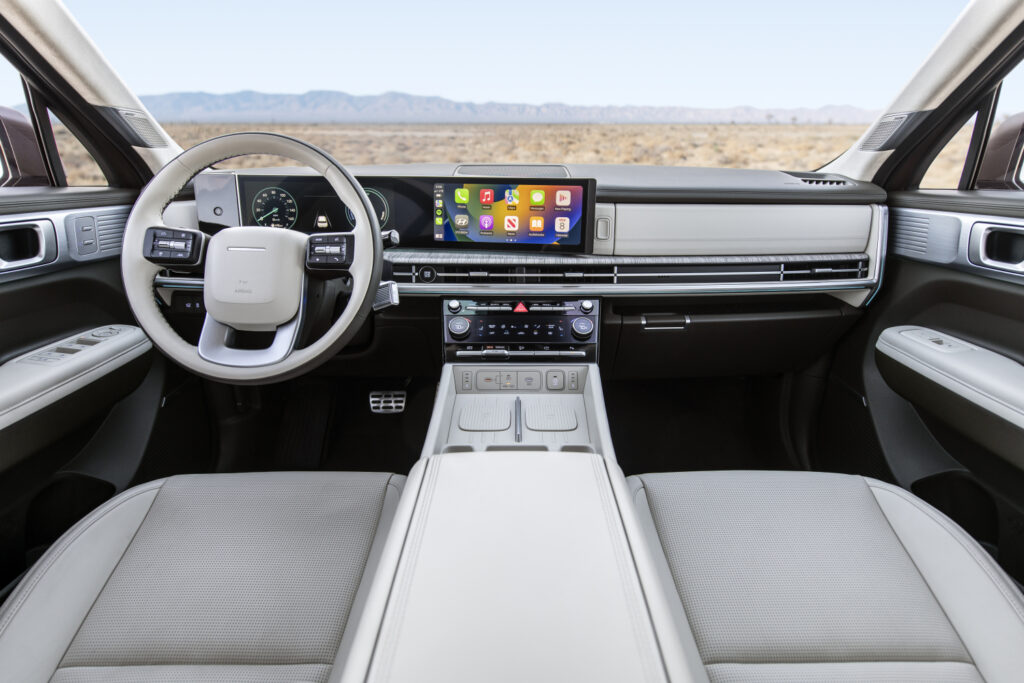 Dashboard of the current Hyundai Santa Fe Calligraphy