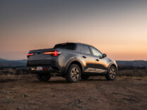 Hyundai Santa Cruz XRT and its conventional drop-down tailgate
