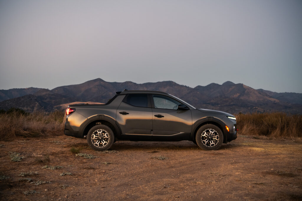 Hyundai Santa Cruz XRT in profile